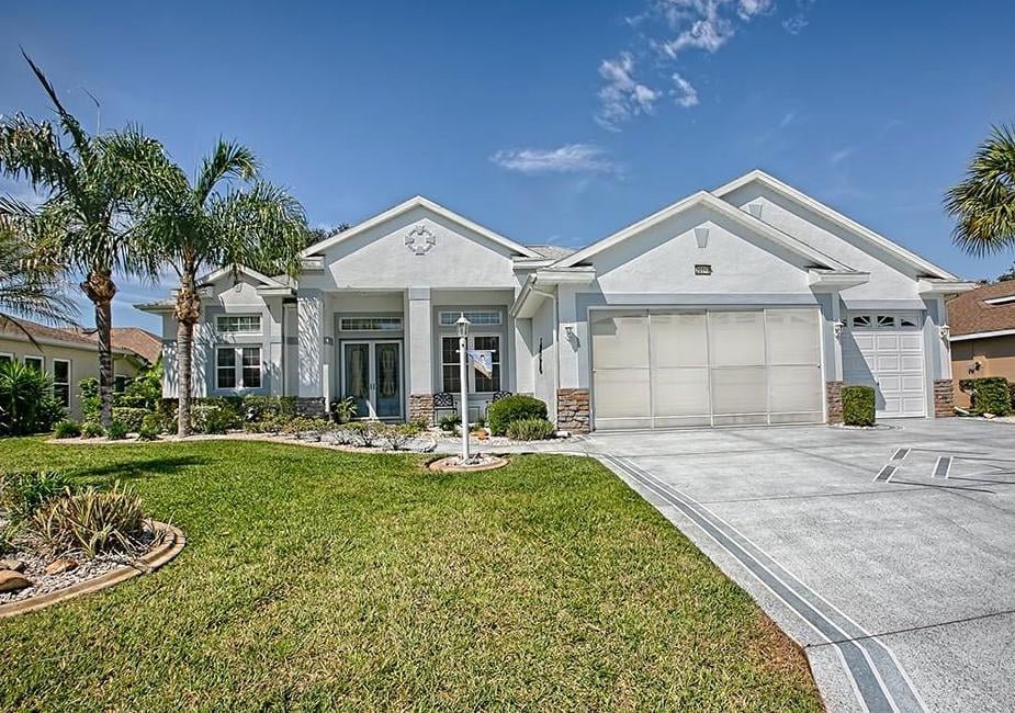 Homes for sale in Leesburg, FL & nearby for Poolsides, Acreage & 55+